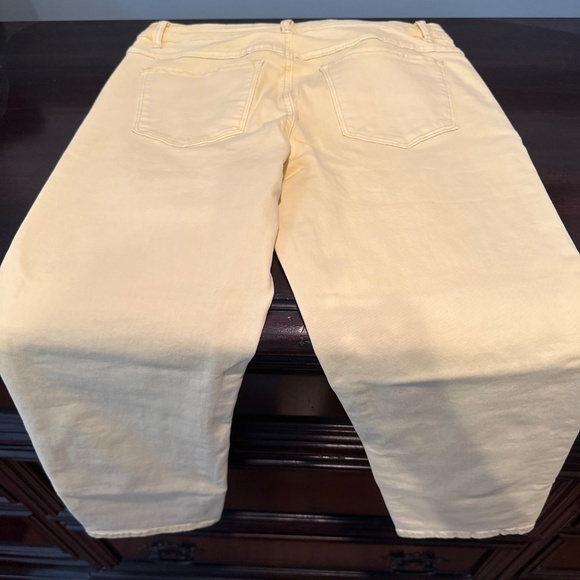 Faded look yellow jeans - Picture 3 of 3